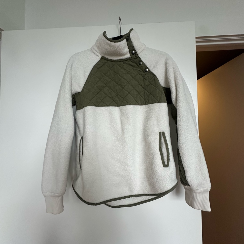 Abercrombie & Fitch Olive and White Quilted Pullover